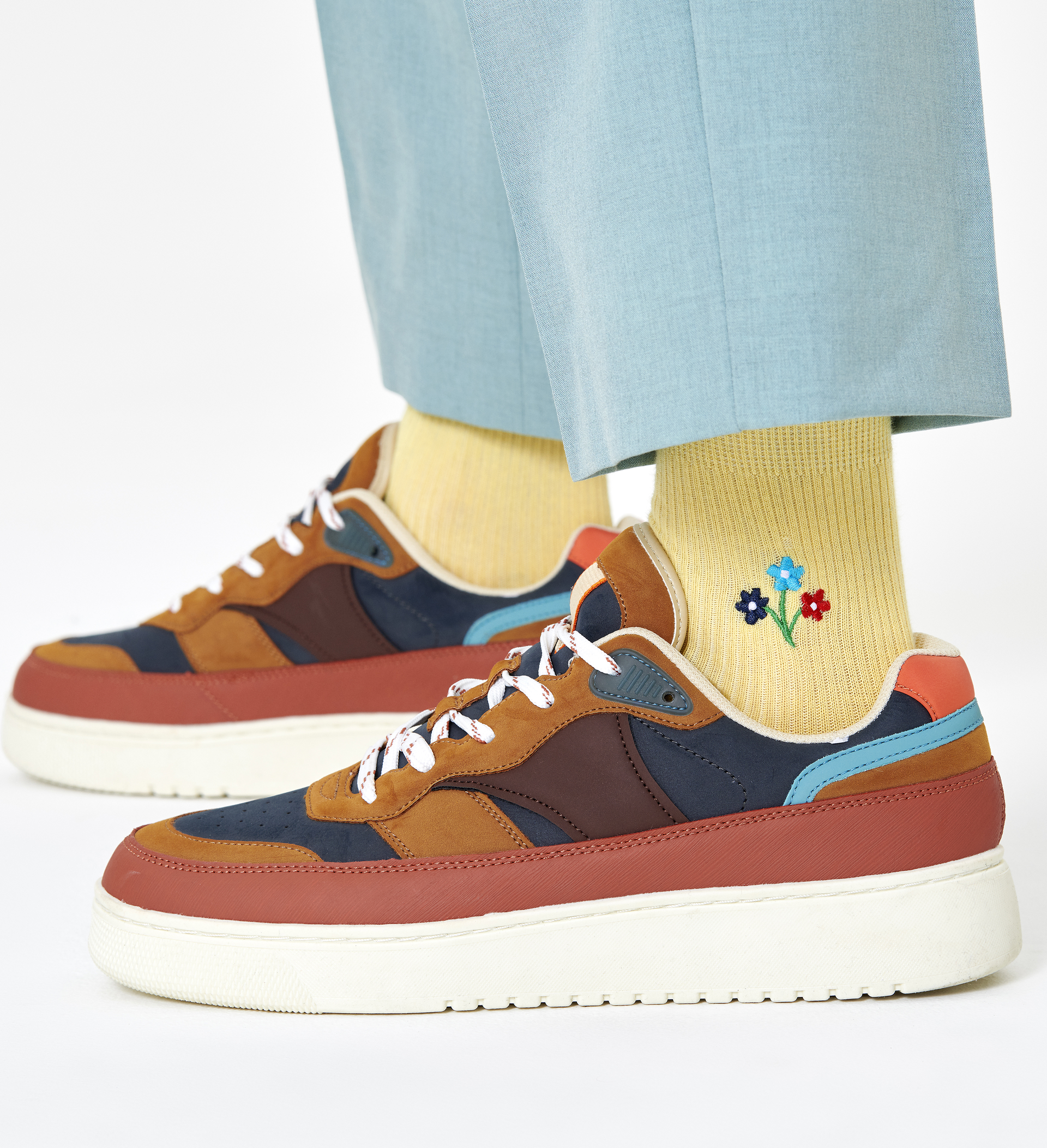 Ribbed Embroidery Bouquet 1/2 Crew Sock